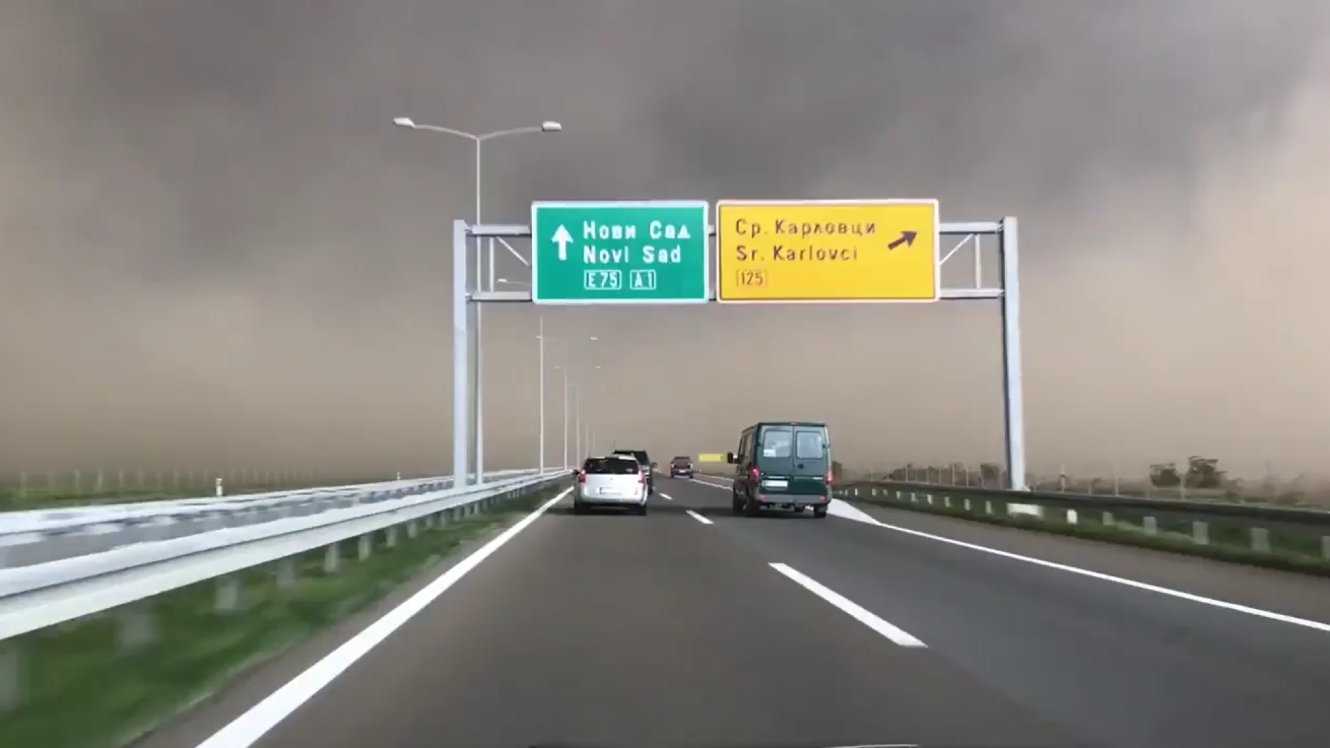 Tempestade de areia invade estrada na Sérvia