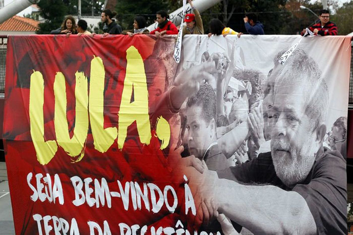 Após depoimento, Lula prevê falar em praça pública