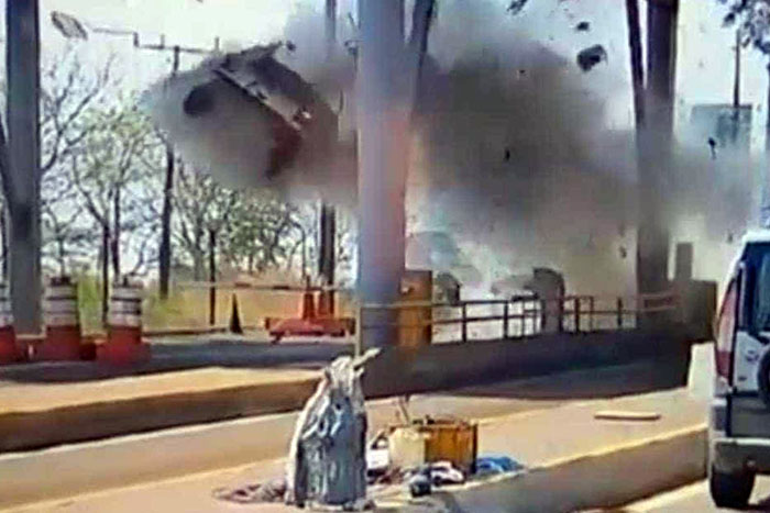 Jovem morre após bater carro em mureta de pedágio