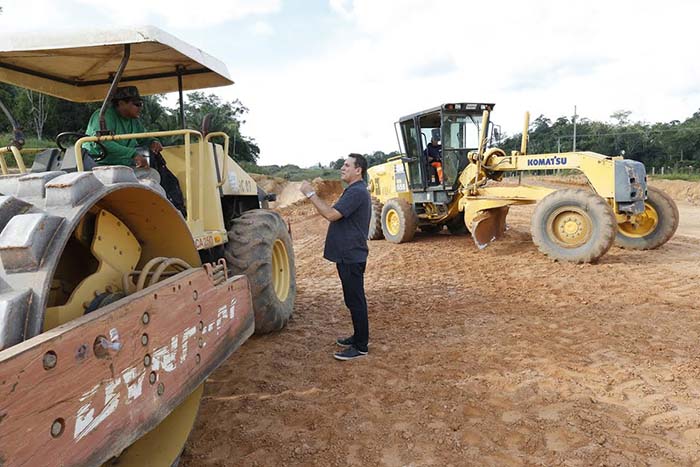 Maurão percorre trechos de rodovias que estão sendo recuperados entre Monte Negro e Buritis