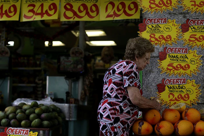 Brasil registra deflação pela primeira vez em 11 anos
