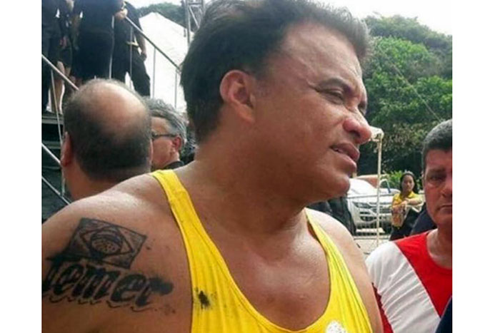 Deputado Wladimir Costa tatua nome de Temer no ombro