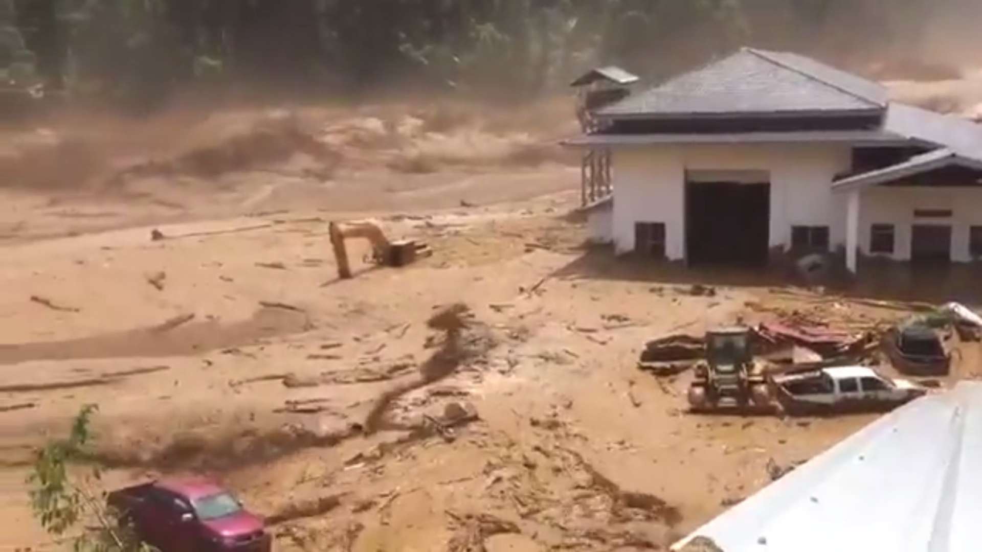 Barragem se rompe e causa pânico na Ásia 