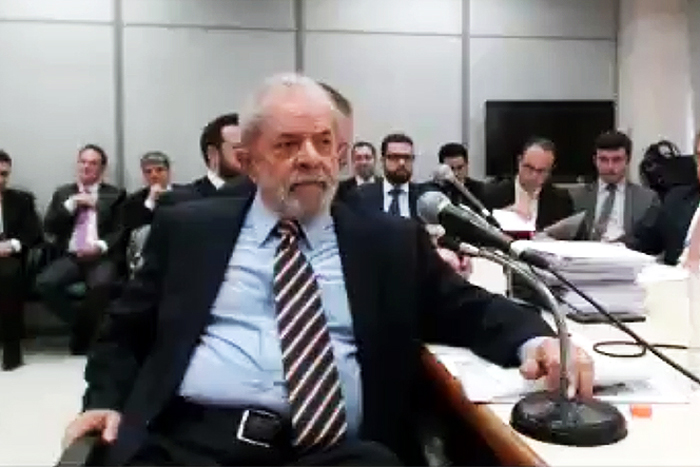 Recibos de Lula foram assinados em um único dia, diz advogado
