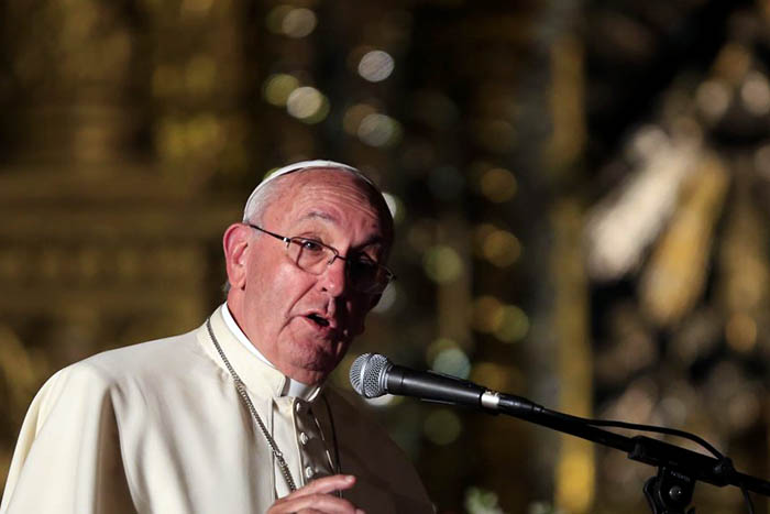 Querer fazer carreira na Igreja é verdadeira praga, diz Papa