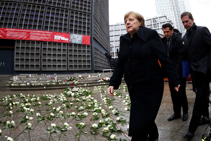 Um ano após atentado em Berlim, Merkel admite 'erros'