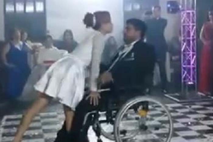 Noivo cadeirante emociona ao dançar em casamento e vídeo viraliza
