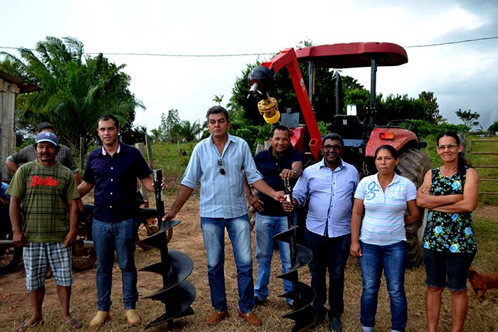 Só na Bença participa de entrega equipamentos agrícolas em Primavera de Rondônia
