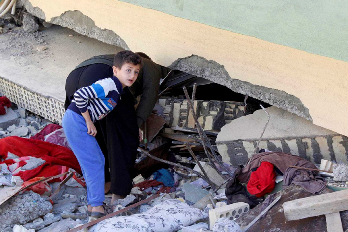 Irã encerra busca por sobreviventes de terremoto que matou mais de 400