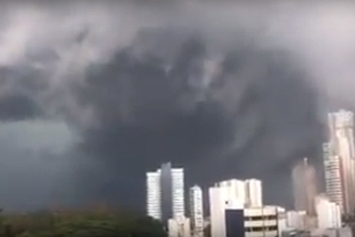 Ciclone extratropical assusta banhistas em Salvador 