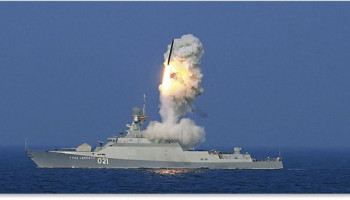 Marinha russa lança 4 mísseis contra o Estado Islâmico na Síria