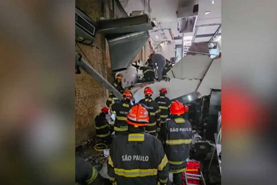 Uma pessoa morre após desabamento de teto de restaurante em SP