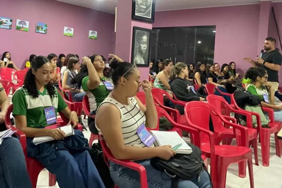 Projeto com aulas intensivas de Português, Redação e Inteligência Emocional é realizado em Nova Mamoré