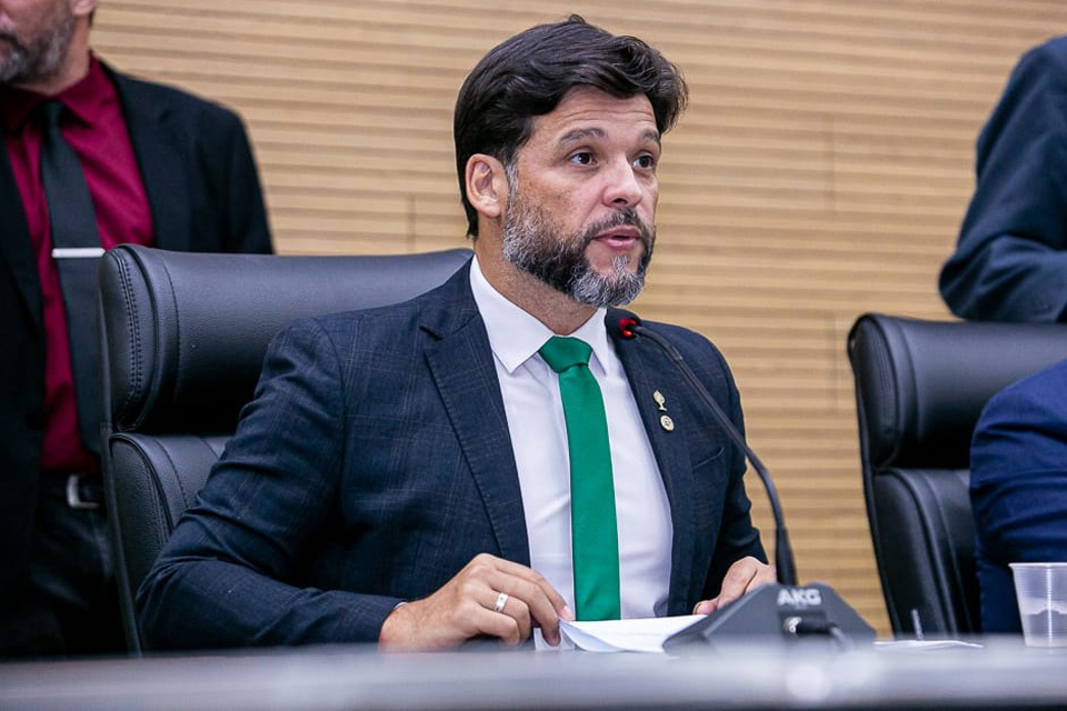 Delegado Camargo expõe manobra do governo para beneficiar a Energisa e apresenta solução