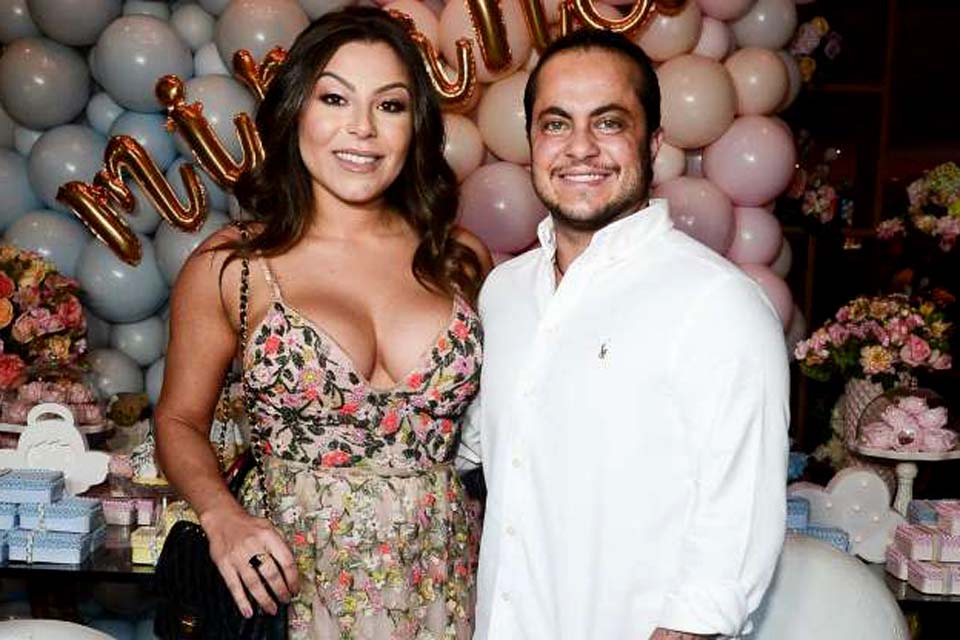 Thammy Miranda festeja nascimento do filho e elogia mulher