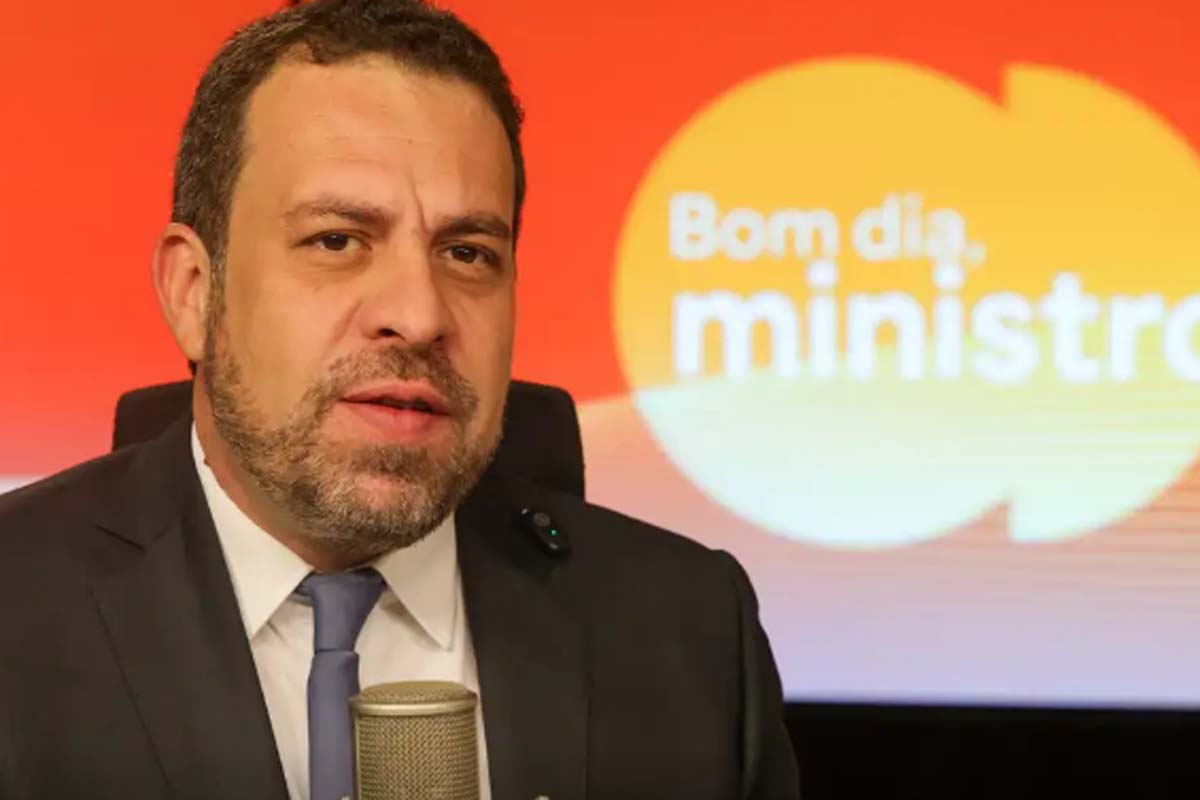 Boulos critica compensação a empresas pelo fim da escala 6x1