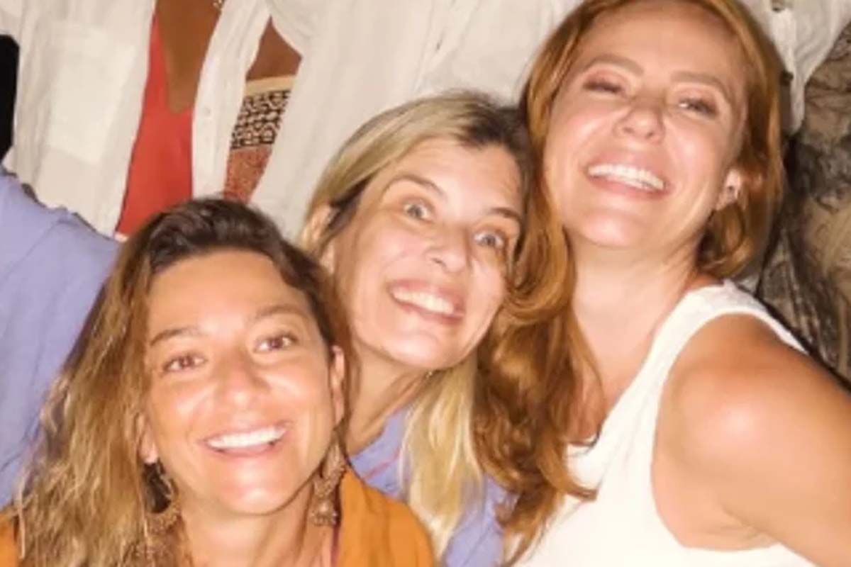 Paolla Oliveira comemora 44 anos com bolo nos bastidores de gravação e piquenique