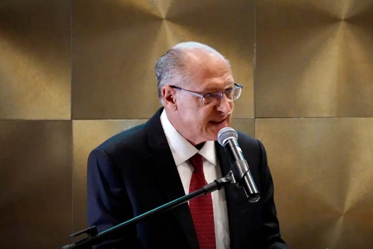 Alckmin deixará ministério em abril, mas seguirá como vice