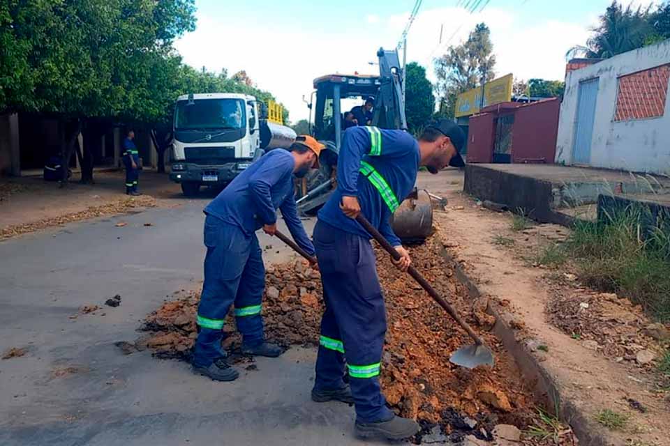 Prefeitura realiza reperfilamento e tapa-buraco no bairro Novo Ji-Paraná