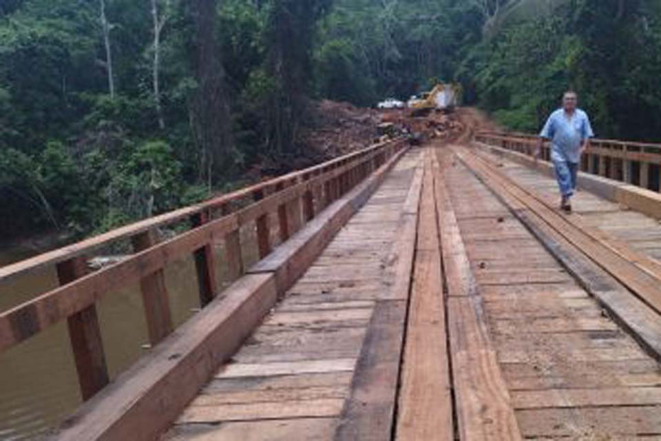 DER conclui construção da ponte que liga o município de Cacaulândia a Monte Negro