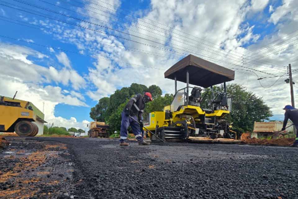 Prefeitura avança com obras de pavimentação asfáltica melhorando a infraestrutura urbana
