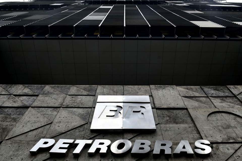 Petrobras teme sofrer sanções caso abasteça navios iranianos