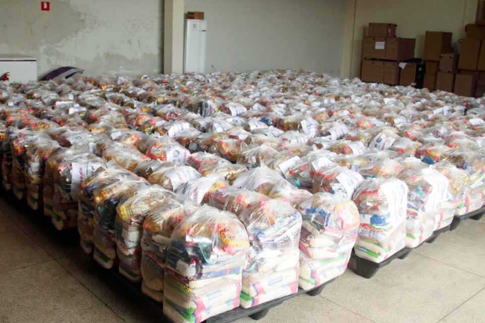 Governo de Rondônia entrega cestas básicas para famílias do Médio Madeira