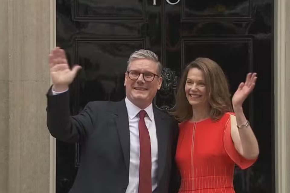 Vitória trabalhista no Reino Unido é um sinal para o mundo, diz especialista