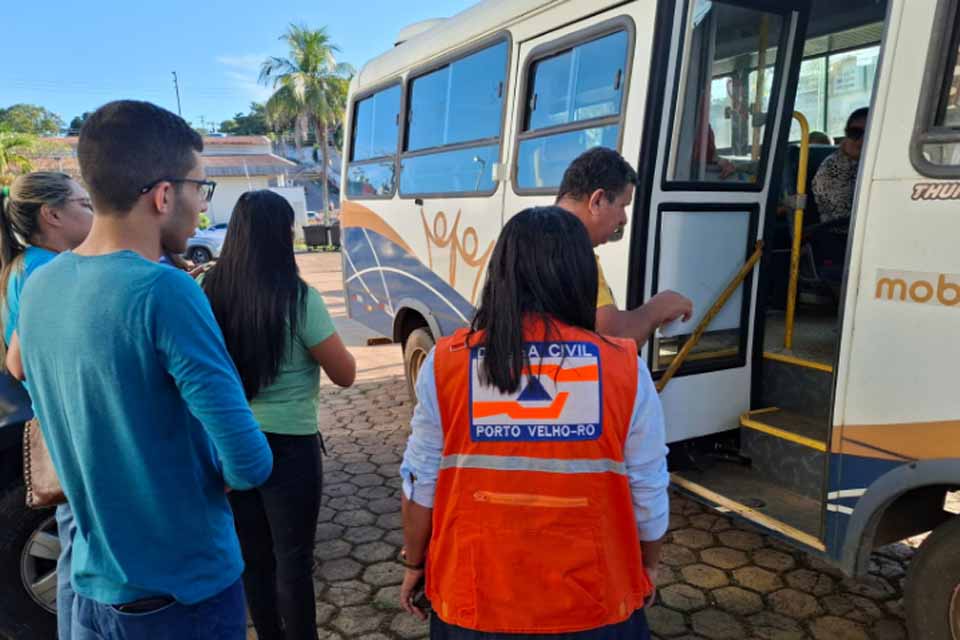 Comitiva liderada pela prefeitura parte em apoio aos ribeirinhos do Baixo Madeira