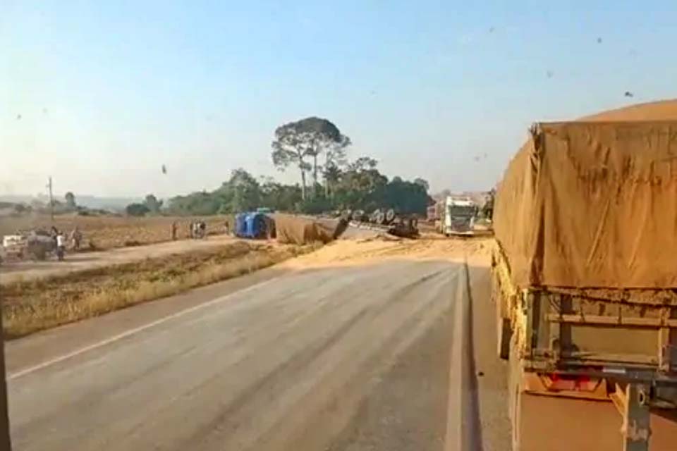 Grave acidente interdita BR-364 próximo a Fazendinha e resulta em vítima fatal