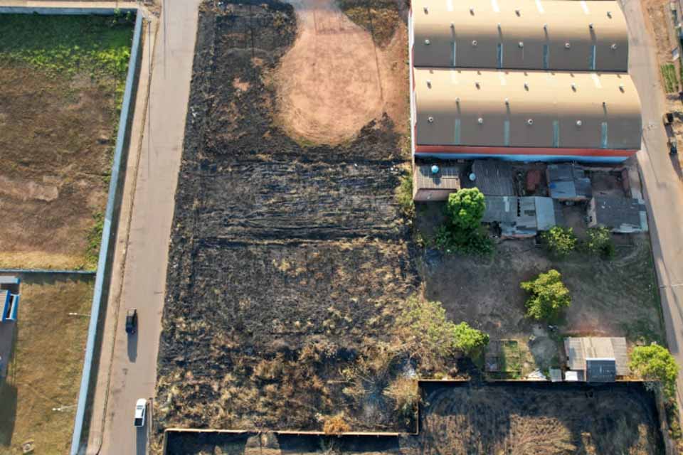 Prefeitura de Porto Velho realiza ação de combate às queimadas no bairro Castanheira