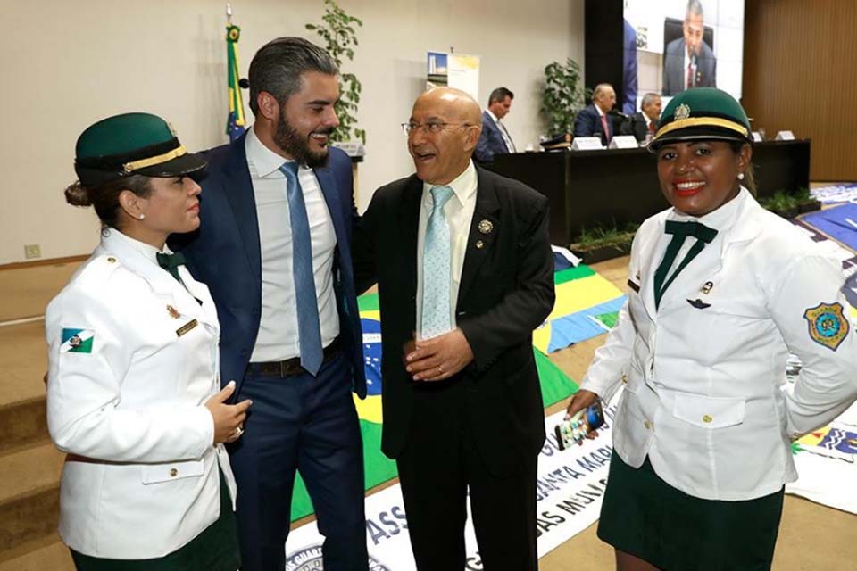 Guardas municipais de todo o país recebem apoio de lideranças políticas em Brasília