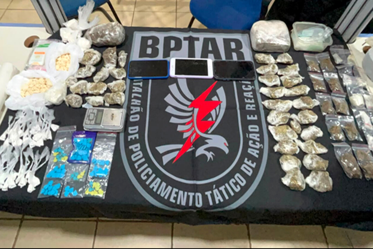 Suspeito é preso com drogas sintéticas, cocaína, maconha e ecstasy 