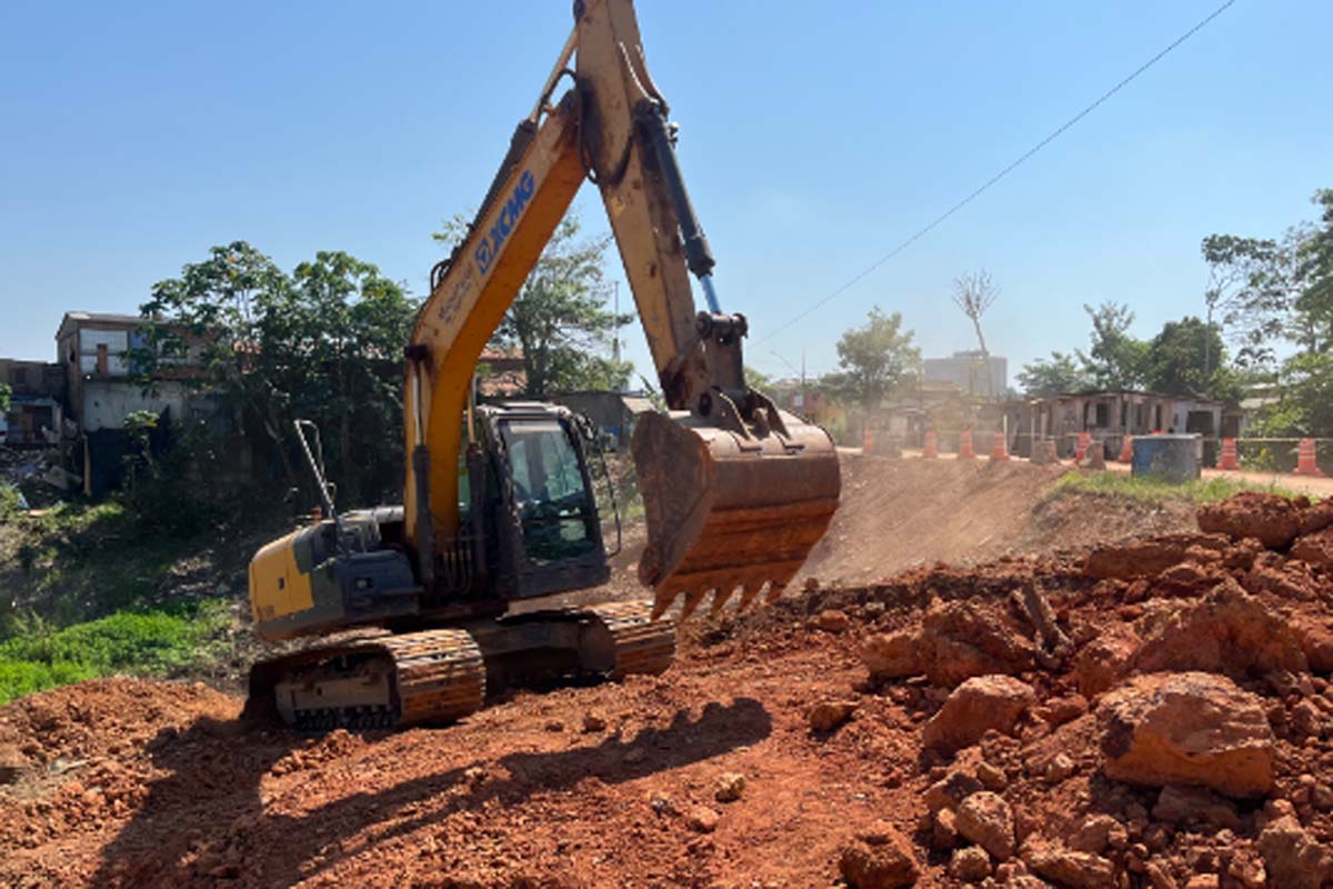 Obras avançam no canal Santa Bárbara com instalação de novas manilhas no Cai N’Água
