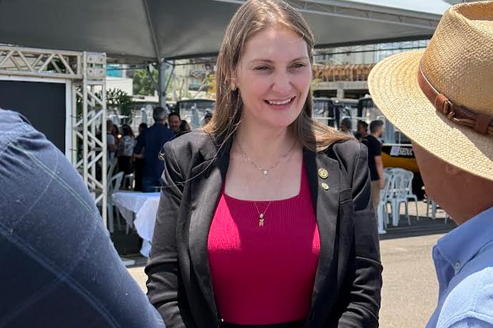 Deputada Gislaine Lebrinha indica construção de salas e banheiros na escola de Costa Marques