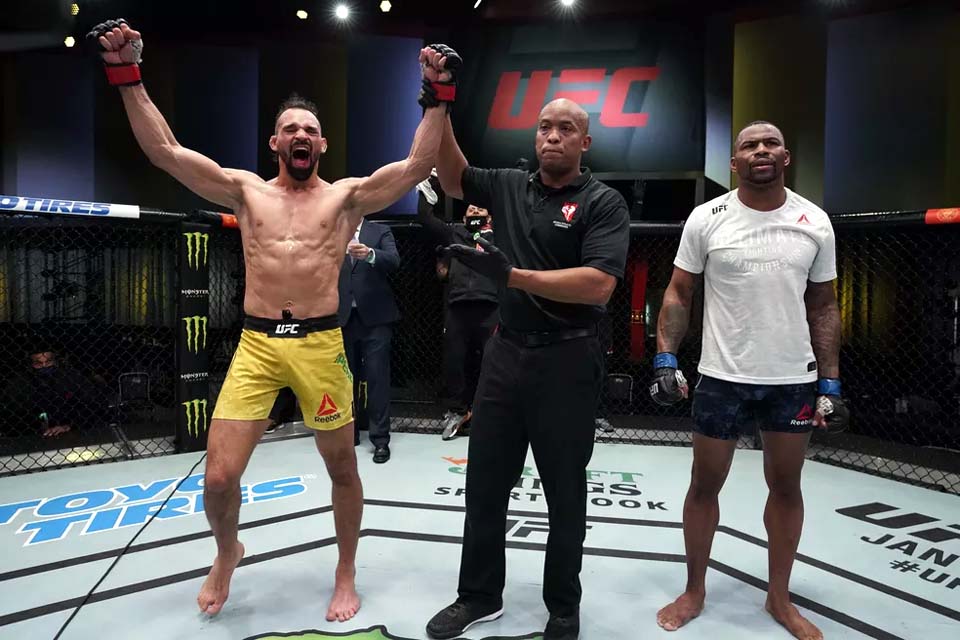 Derrotado pelo Paraense Voador, americano protesta: 