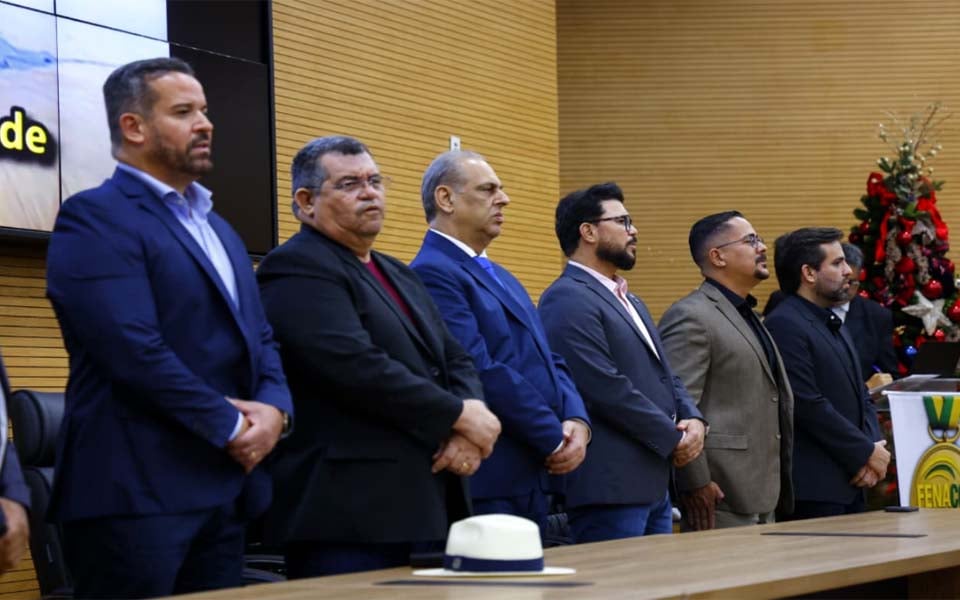 Governador de Rondônia recebe reconhecimento nacional em premiação da Fenacom