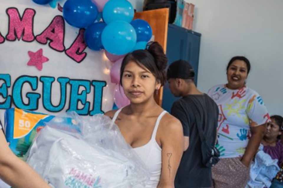 Governo reforça ações com entrega de mais 72 kits enxoval para gestantes, entre elas 29 indígenas  