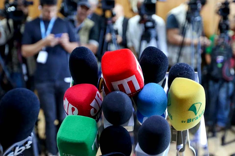 Pesquisa aponta redução de ataques a jornalistas em 2023