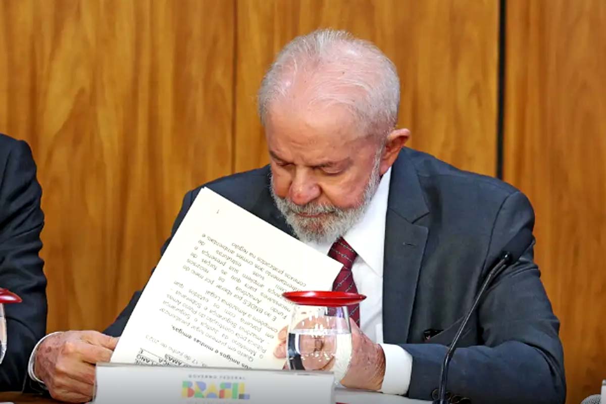 Lula veta lei que reconhece estágio como experiência profissional