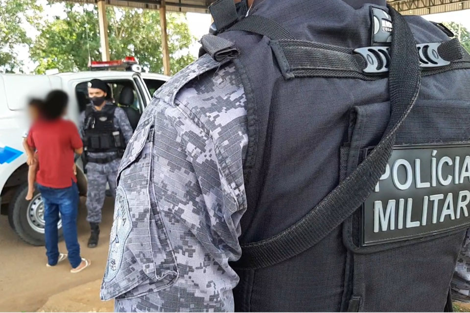 Mulher com criança de colo é presa com droga durante fiscalização na BR 364