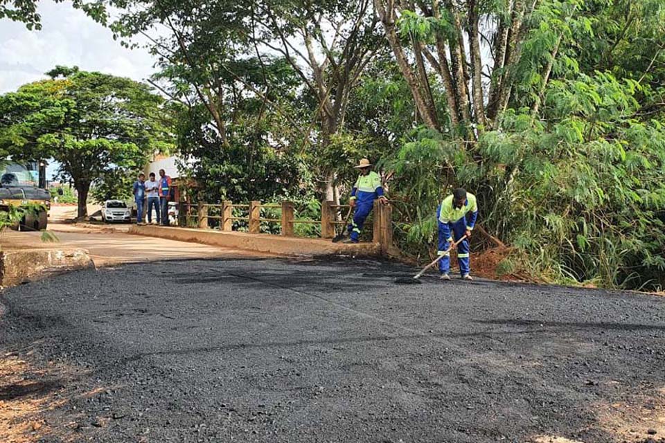 Prefeitura realiza reparo em cabeceira da ponte sobre o Rio Mororó no setor 6