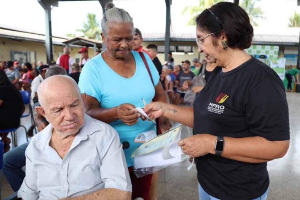 Com grande participação de pessoas idosas, MP Itinerante garante serviços e direitos em Candeias do Jamari