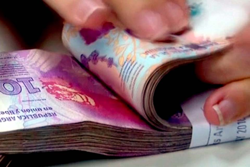 Argentina anuncia medidas para limitar desvalorização do peso e frear a inflação