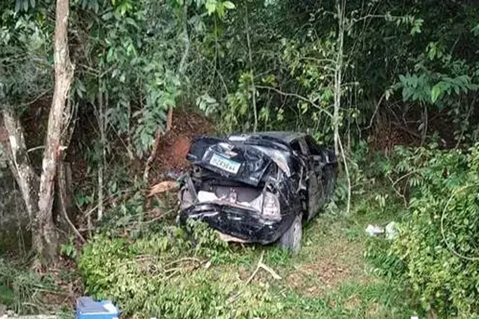 Carro com cinco  mulheres capota na BR-364 próximo a Vista Alegre do Abună