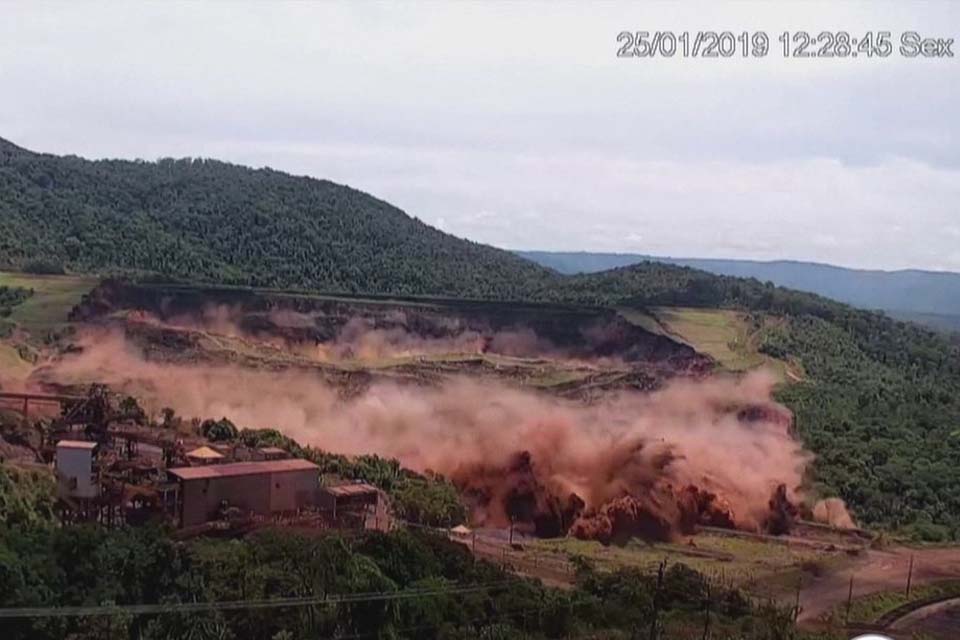 Vídeo mostra o exato momento em que barragem da Vale se rompe em Brumadinho