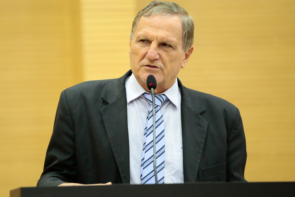 Presidente da CCJR, deputado Adelino se posiciona contrário a isenção para Energisa