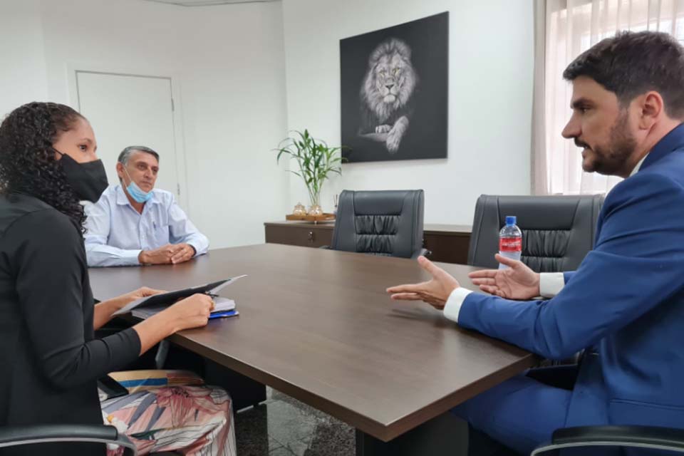 Deputado Estadual Jean Mendonça recebe a secretária de educação de São Felipe do Oeste