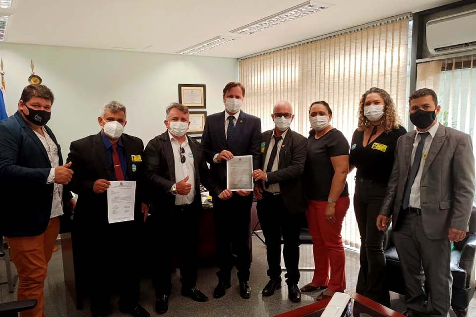 Senador Acir Gurgacz se reúne com prefeito e vereadores de São Francisco do Guaporé para atender demandas e reinvindicações