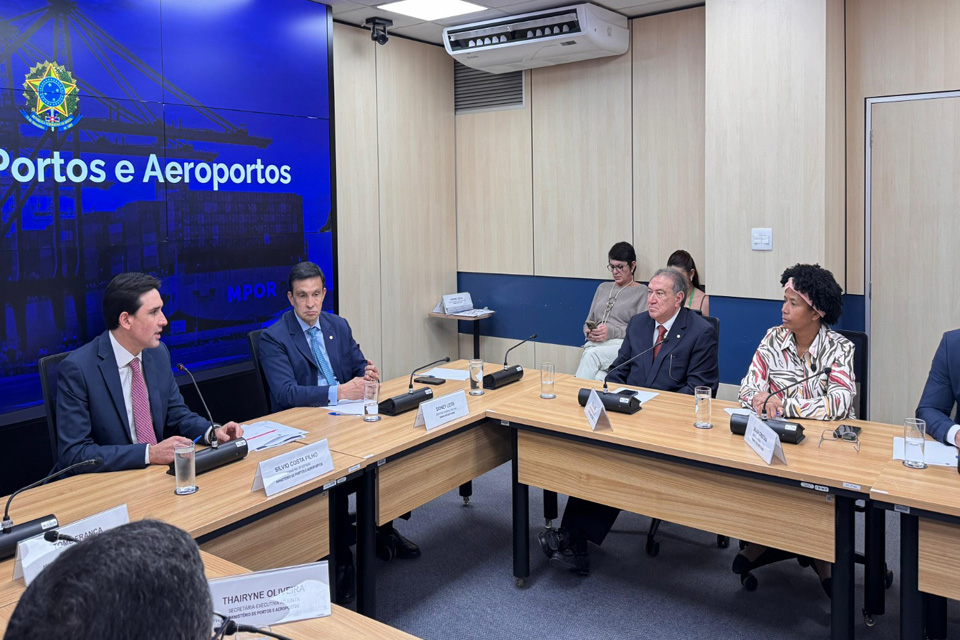 Deputada Sílvia Cristina celebra anúncio de aumento de voos da empresa Azul para a capital e o interior